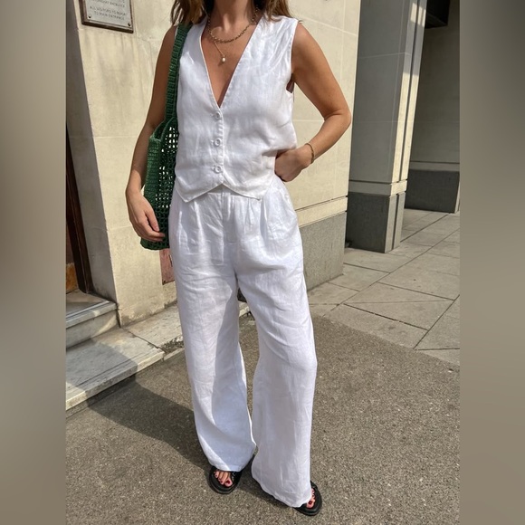 DISSH white Linen Vest & Norah Pants Set
Both pants and vest are included- - Picture 4 of 13